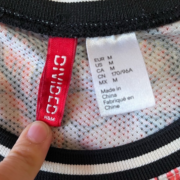 Divided by H&M Divided by Activewear Top Womens Size M "Young & Wild" - Picture 3 of 9